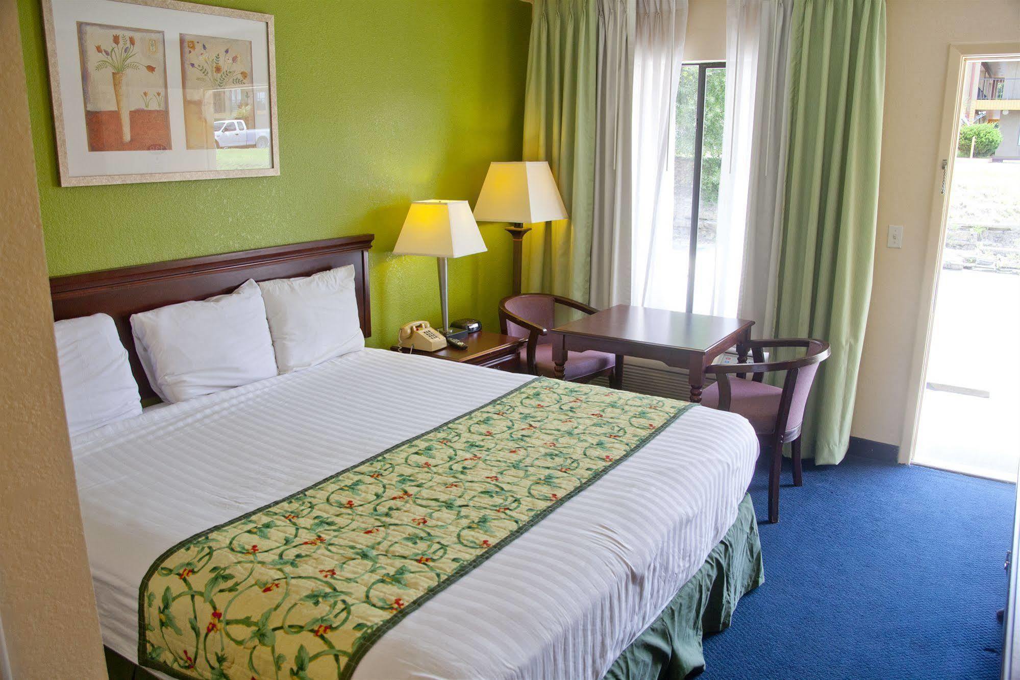 Days Inn By Wyndham Defuniak Springs Buitenkant foto