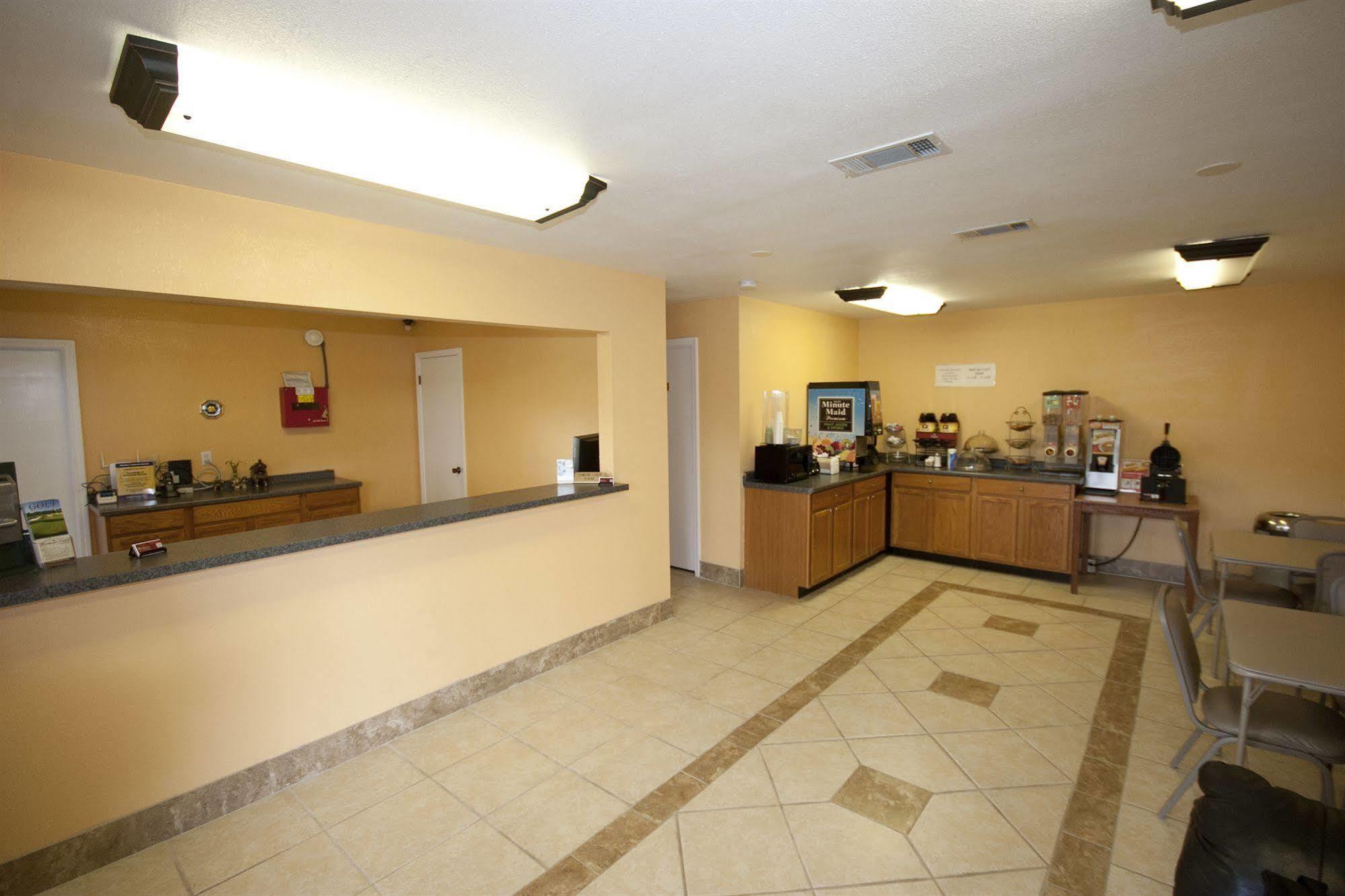 Days Inn By Wyndham Defuniak Springs Buitenkant foto